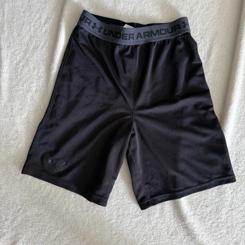 Under Armour Boys Black Athletic Shorts Medium